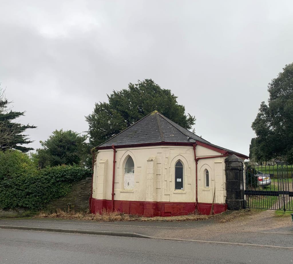 Lot: 51 - CHARACTER BUILDING WITH POTENTIAL -